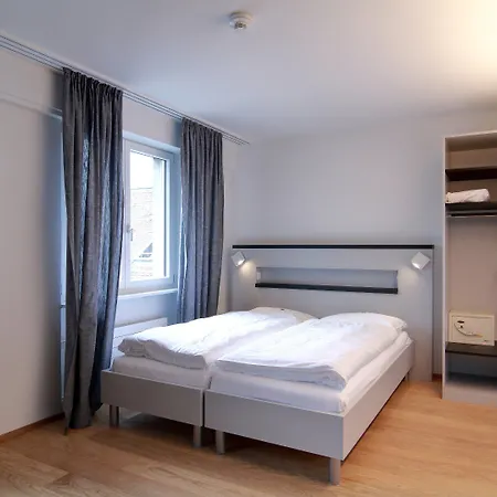 Hotell Baeren Am Bundesplatz 4*