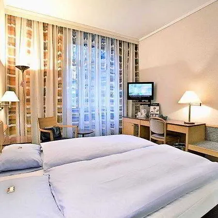 Hotel Baeren Am Bundesplatz 4*