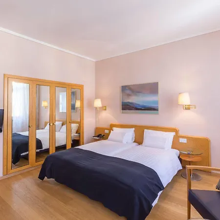 Baeren Am Bundesplatz 4*