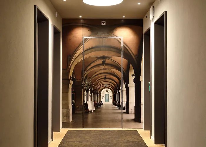 Hotel Baeren Am Bundesplatz 4*